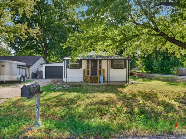 1520 Frankfort St, Winfield, KS 67156