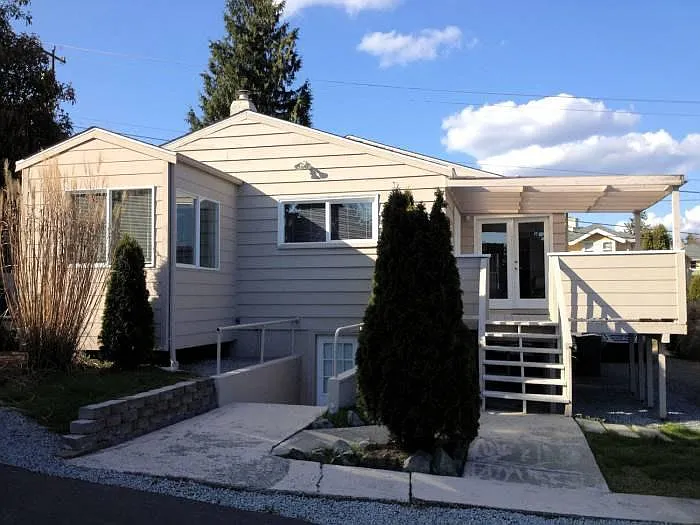 Front house private entry