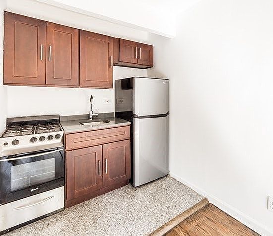 2nd image of 202 6th Ave APT 2B