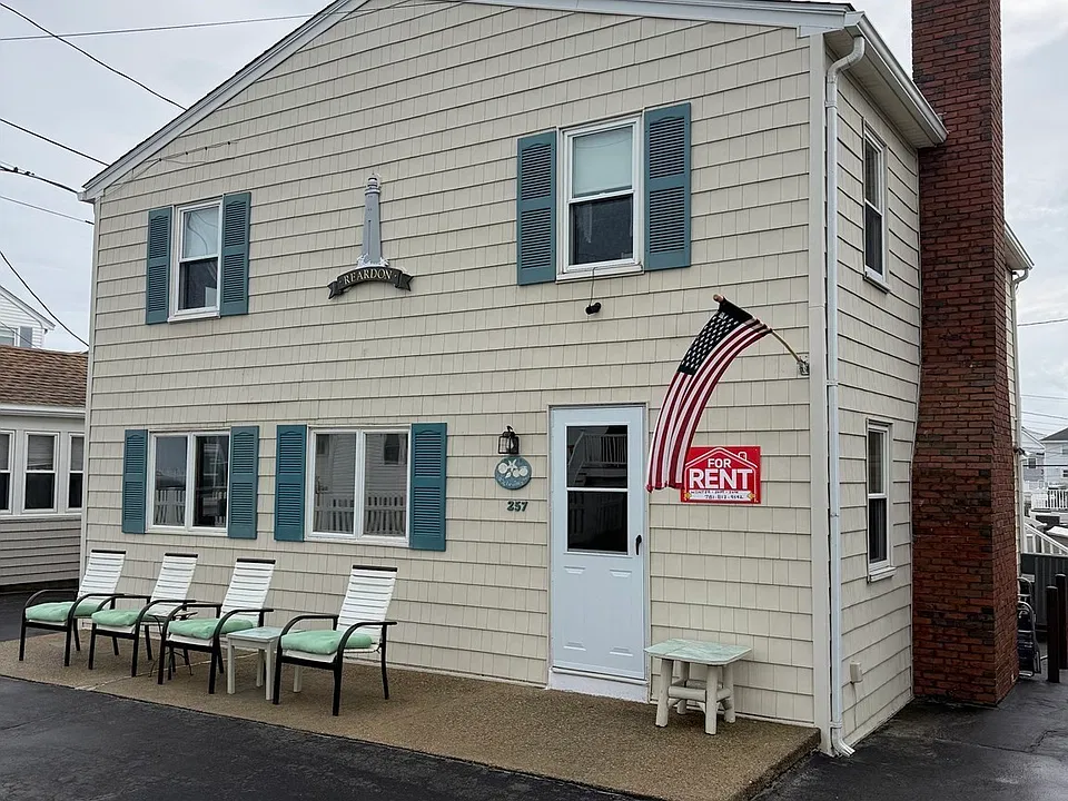 257 Foster Ave #WINTER