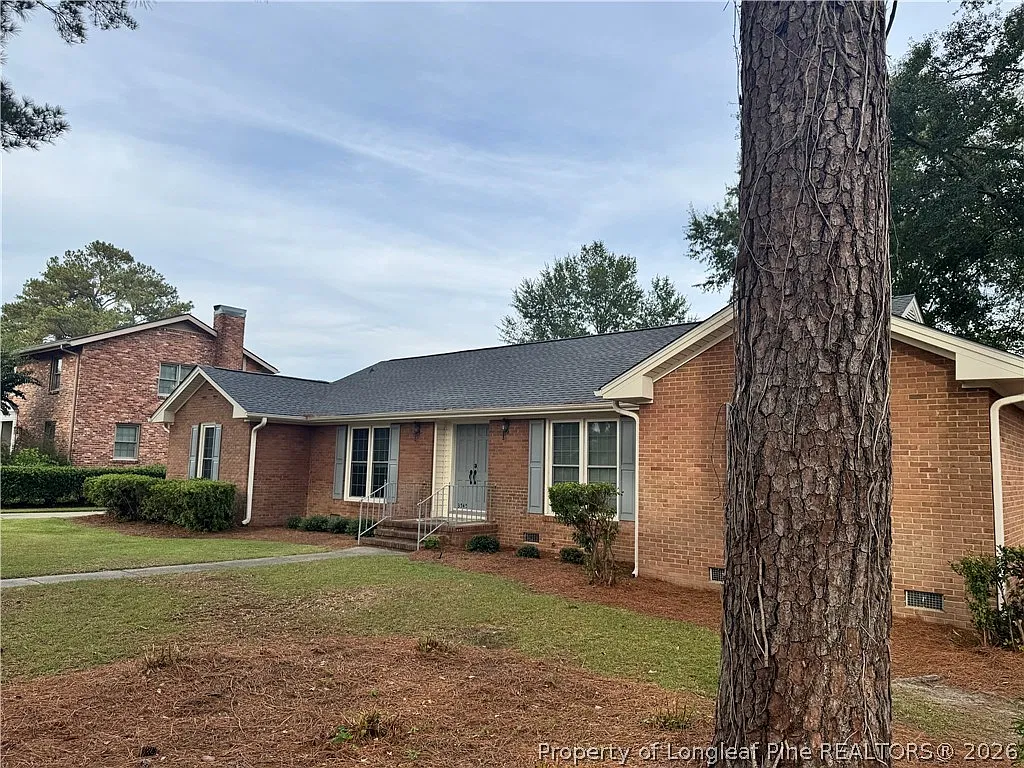 3 bed, 2.0 bath, 2116 sqft, $2,300 — Photo 3