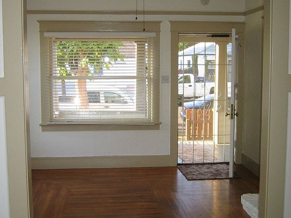 Living Room (128 Moran)