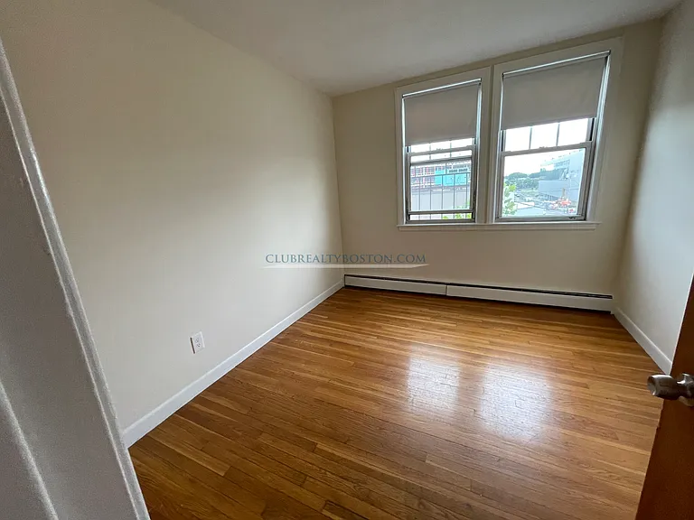 172 N Beacon St #11 — Photo 2