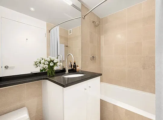 Bathroom, photo 2