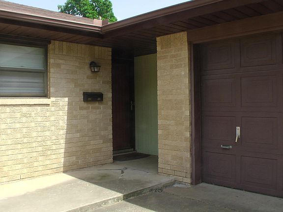 2nd image of 4712 Princess Ln