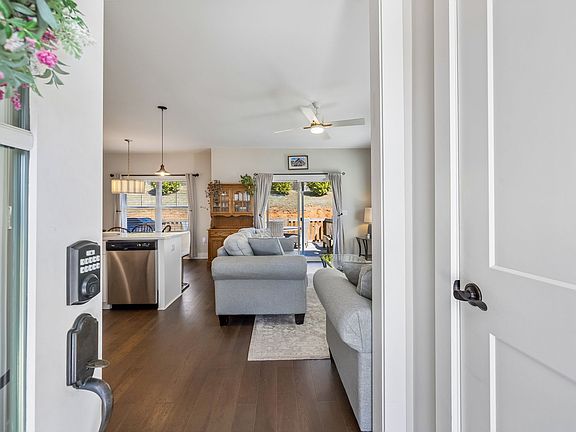 5th image of 20 Sycamore Rdg W