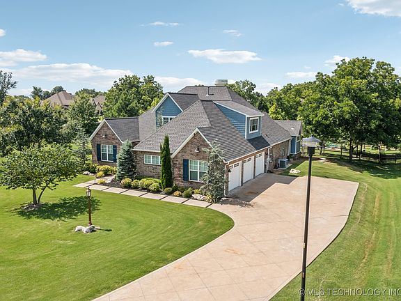 3rd image of 19108 E Twin Creeks Dr