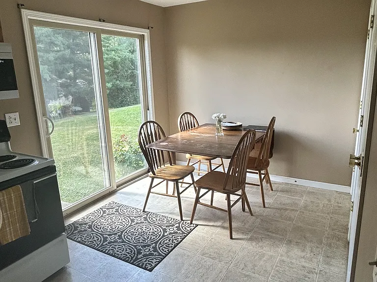 603 Dianne Ct — Photo 4
