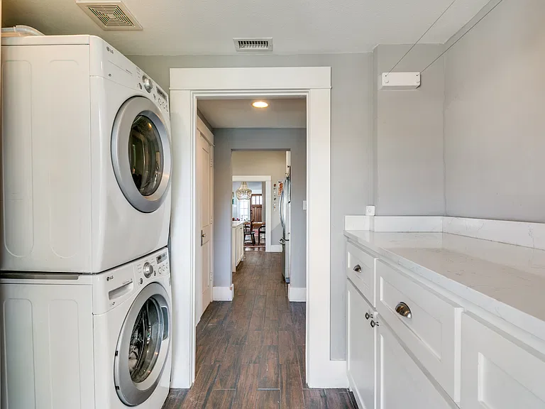 341 S Edgefield Ave — Photo 18