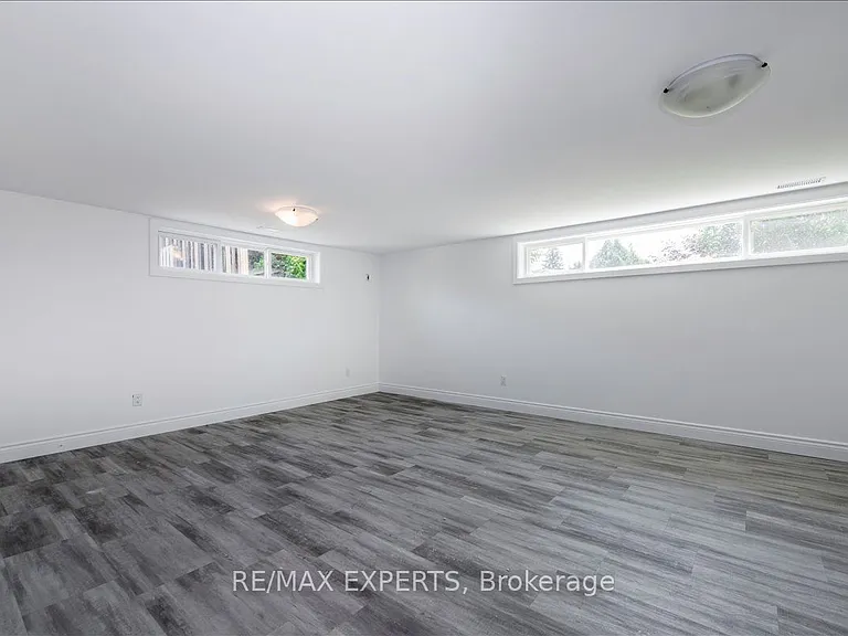 7 Willow St — Photo 2