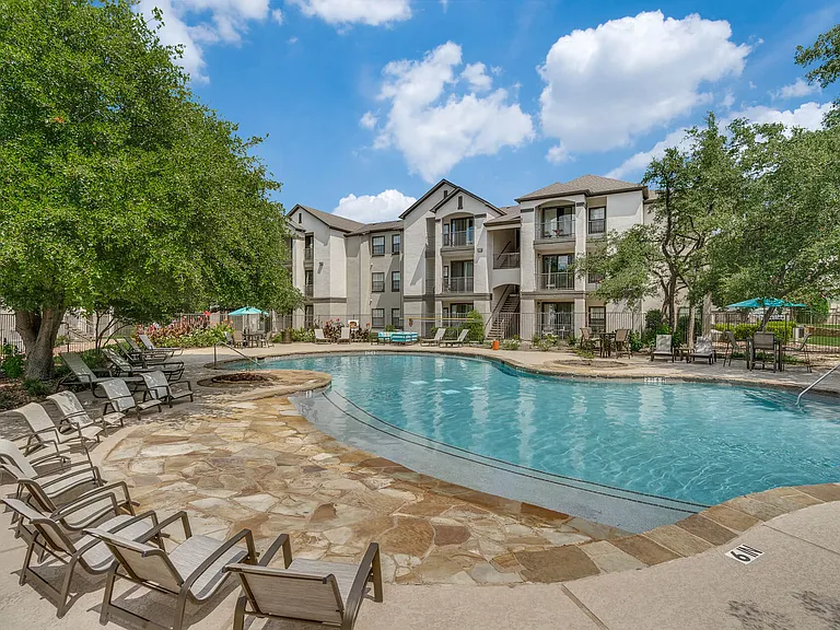 Lakeline Villas — Photo 25