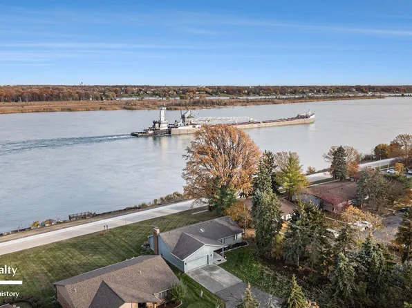 2516 River Rd, Marysville, MI 48040