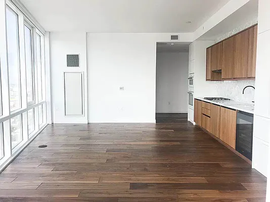 Rented by Ulas Real Estates Inc | media 37