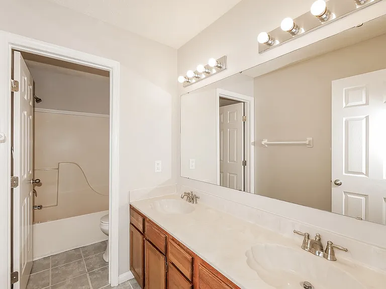 401 Creekstone Dr — Photo 16