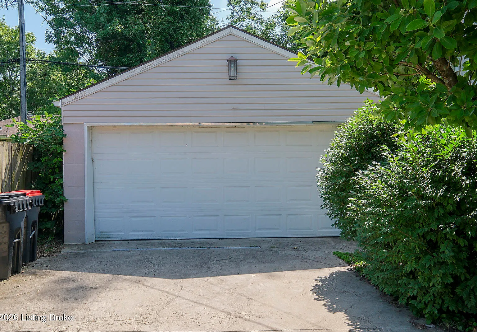 4 bed, 1.5 bath, 1400 sqft, $2,200 — Photo 4