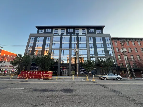 139 Christopher Columbus Drive image 11 of 16