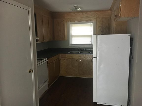 2nd image of 1302 Northwoods Dr