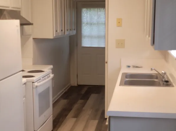 467 Oak St, Hiram, GA 30141