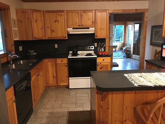 3rd image of 1587 160th Ave