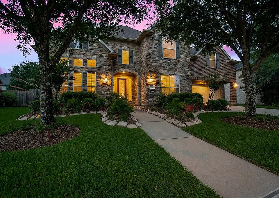 Welcome Home! You will love this 5 bedroom, 4 bath, 3 car garage home located in Cinco Ranch.