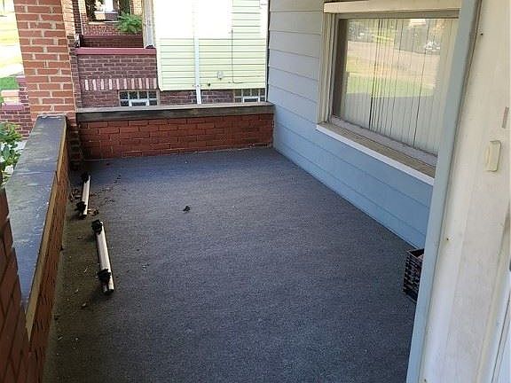 3rd image of 8216 Rosewood Ave