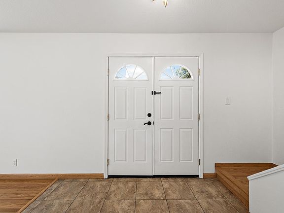4th image of 537 Emerald Park Court