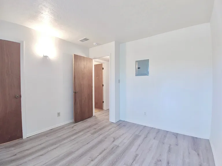 Updated Downtown 1 Bed w/ free WIFI & Gated Parking — Photo 79