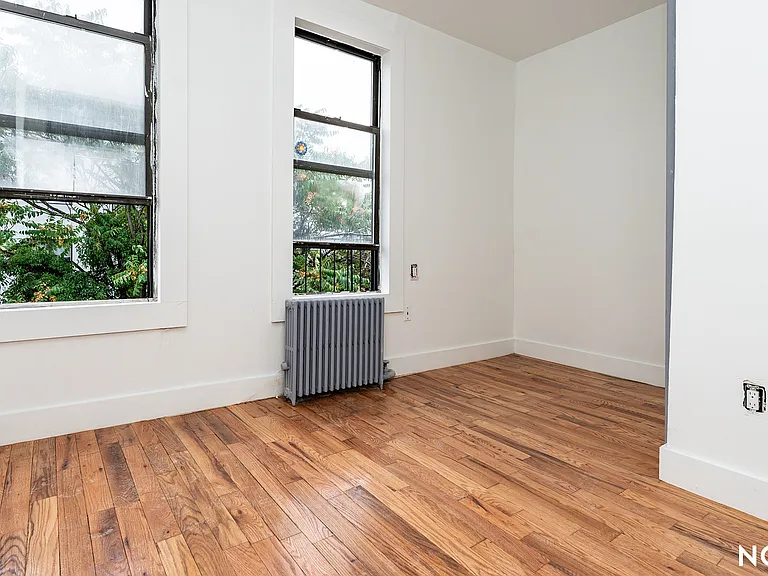 88 Menahan St #3B — Photo 13