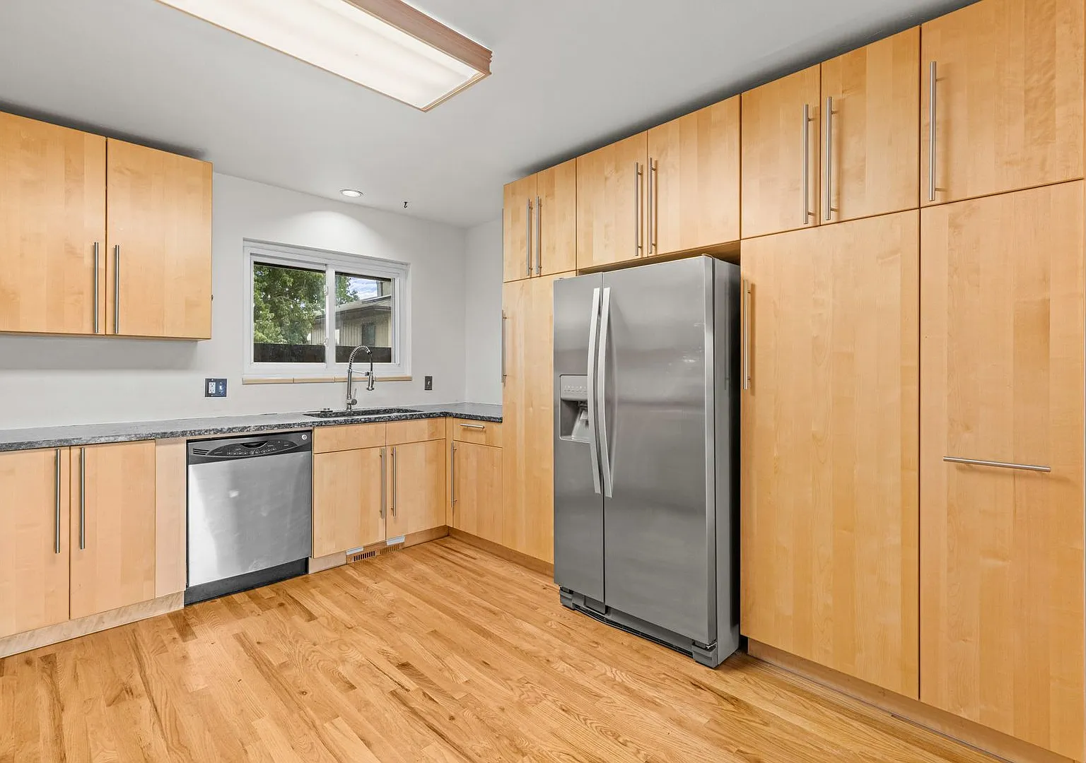 Lovely 3 Bed 2 Bath Home In South Boulder- Available August 10th! — Photo 2