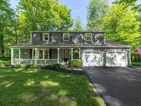 8740 Columbine Cir, Baldwinsville, NY 13027