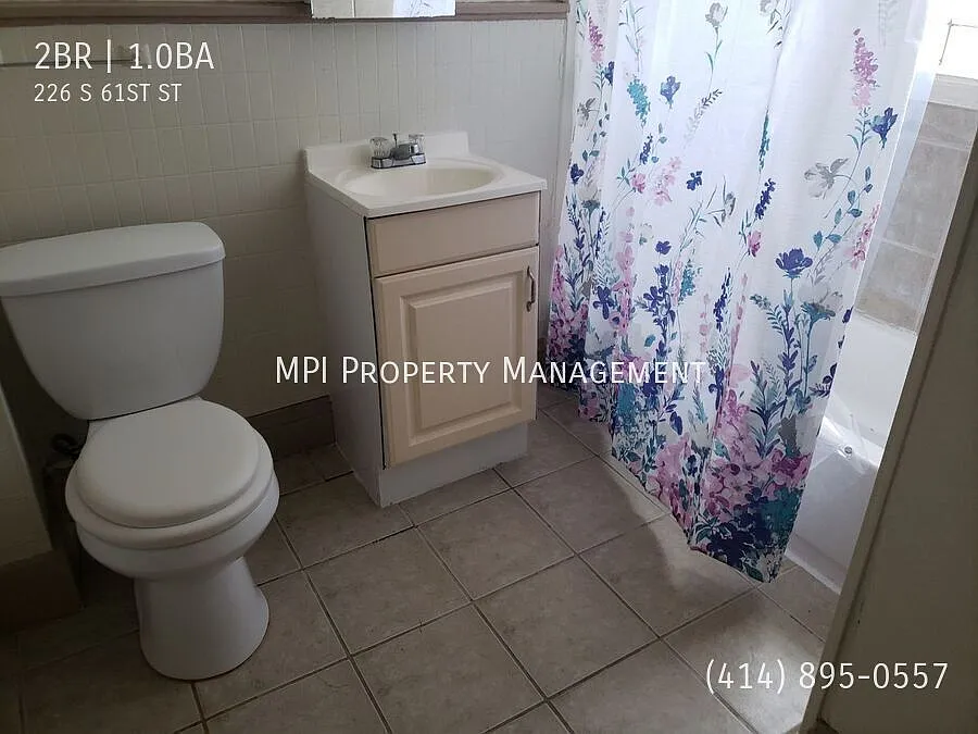 226 S. 61st Street, Milwaukee - 2 BR Upper 1/2 off first months rent! — Photo 3