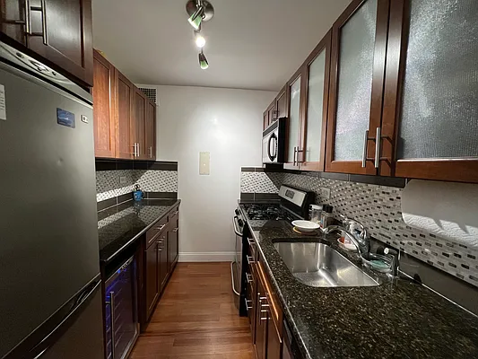 Sold by E Realty International Corp | media 4