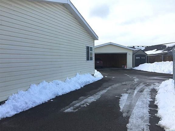 2nd image of 224 N Alvina Ct