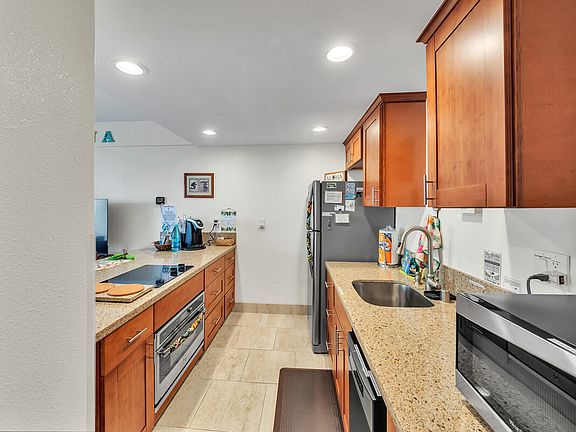 5th image of 75-5719 Alii Dr APT 222