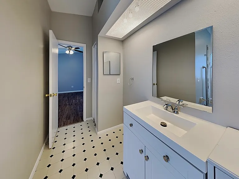 1408 Sugarberry Ln — Photo 10