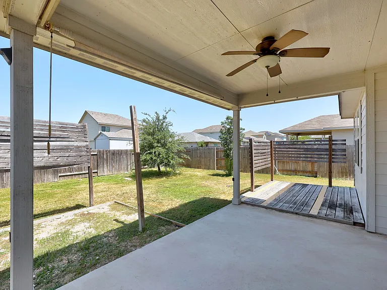 19004 Quebrada Dr — Photo 32