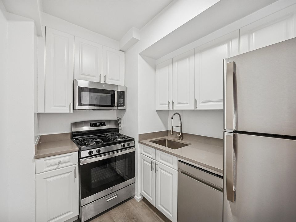 1st image of 320 E 23rd St APT 15H