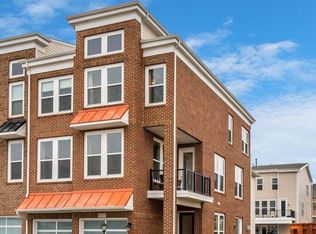 42271 Fox Tracks Ter, Ashburn, VA 20148