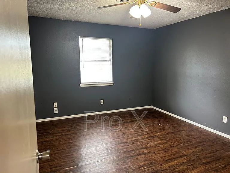 1602 Juniper Cir #D — Photo 7