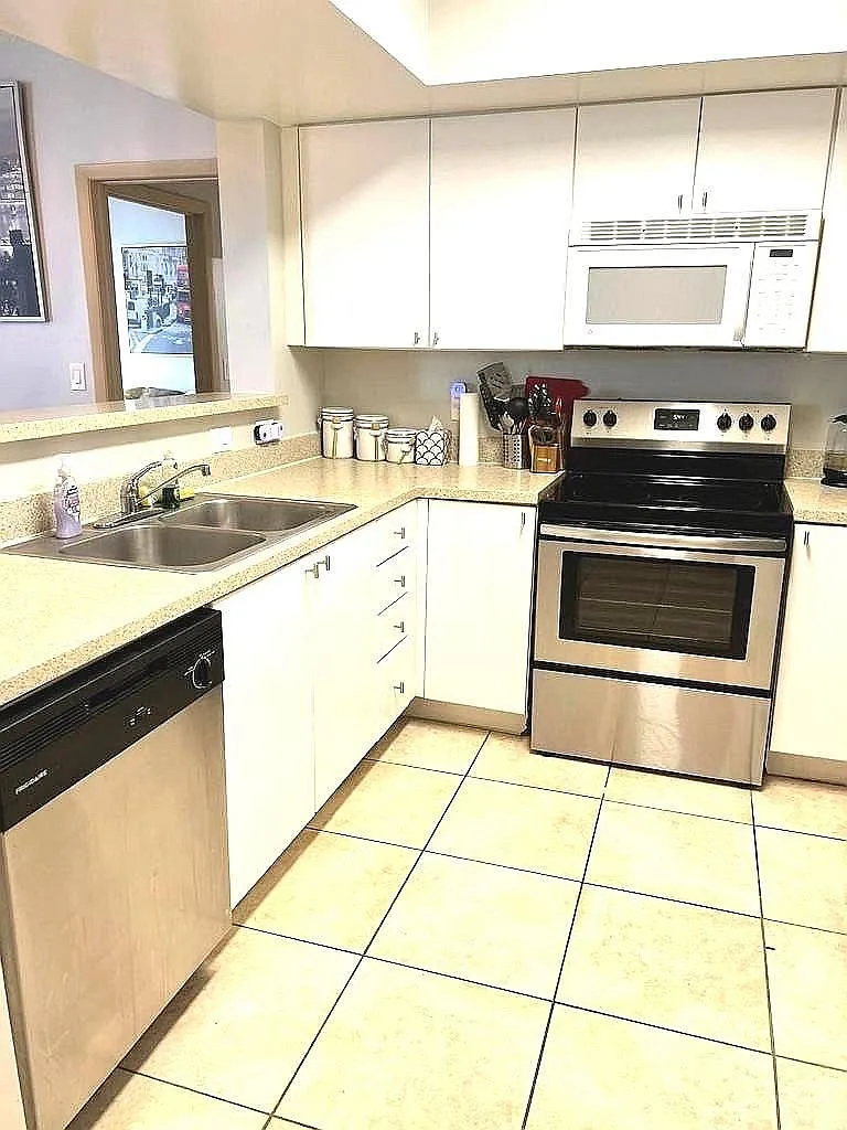 2 bed, 1330 sqft, $4,650 — Photo 3