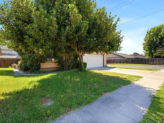 3rd image of 1008 N Manzanita St