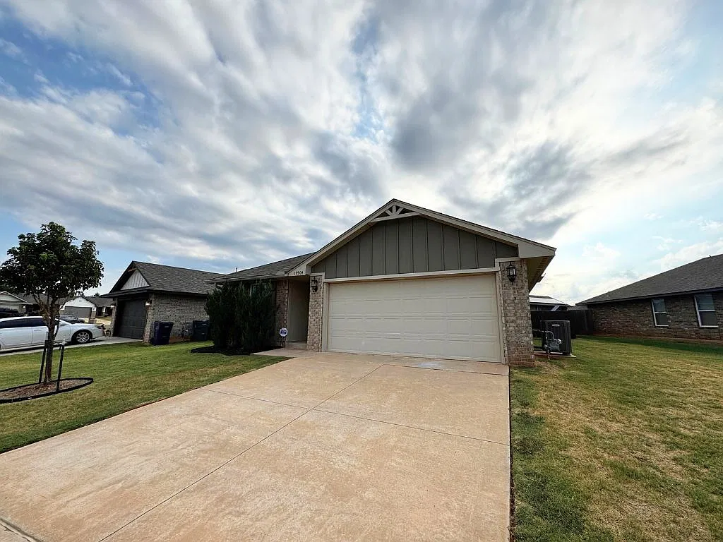19904 Forsythe Dr. Edmond OK 73012 — Photo 2