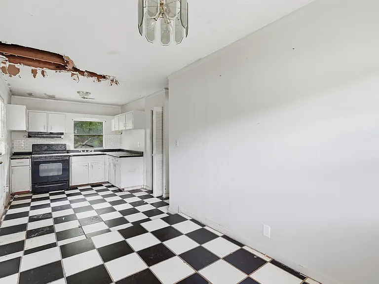 615 Macon St — Photo 18