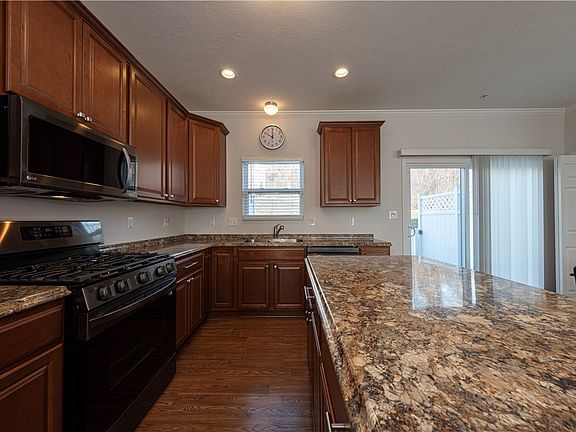 5th image of 246 Grace Manor Dr