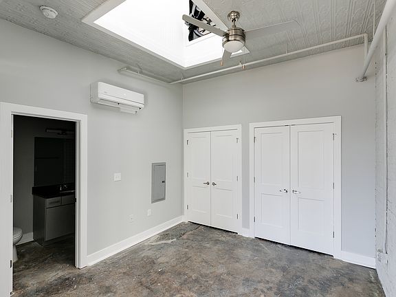 3rd image of 1527 W Main St APT 11