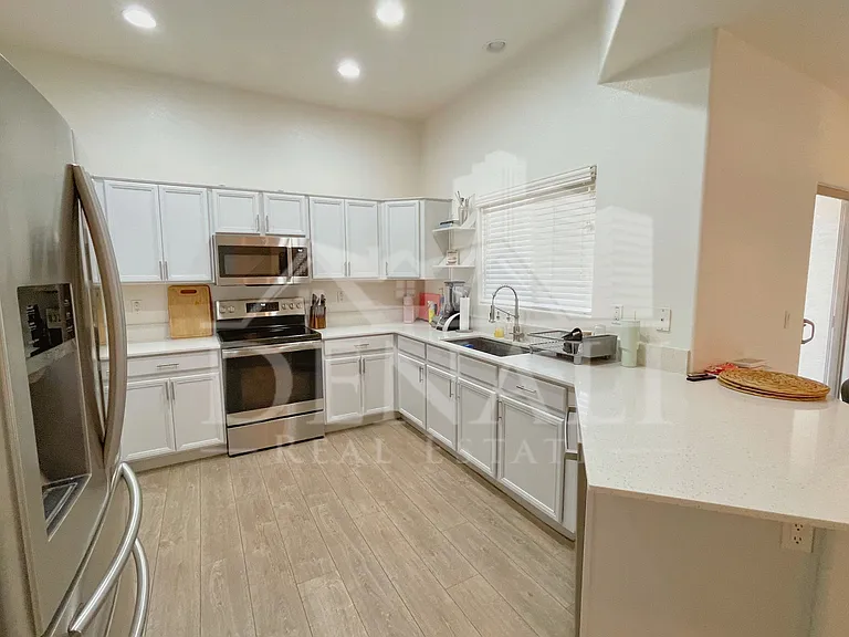 8144 W Beck Ln — Photo 11