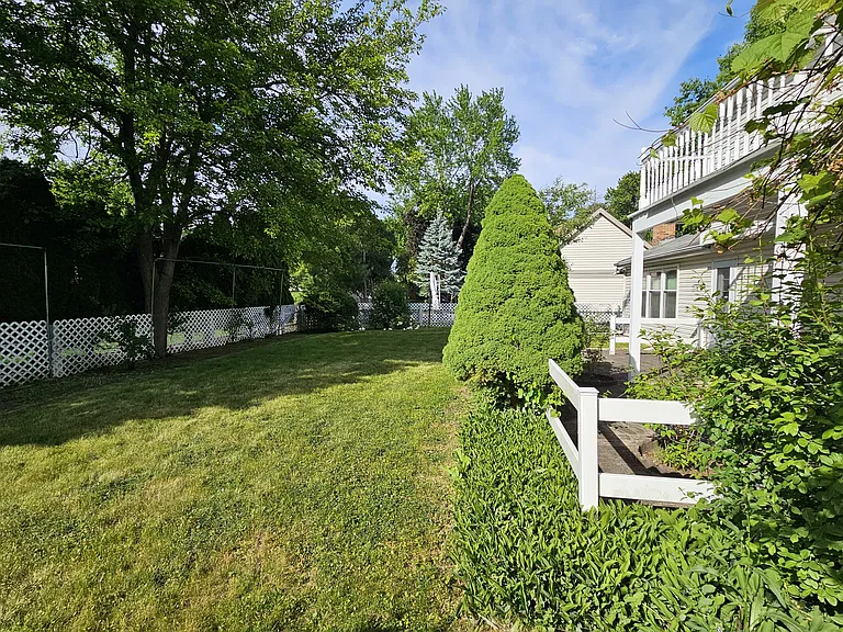 10 Mayflower Rd — Photo 26