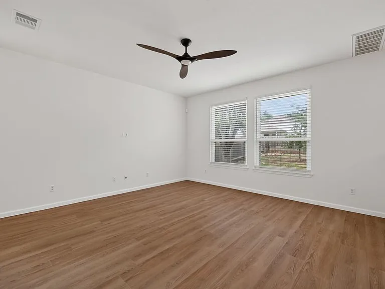 10416 Beard Ave — Photo 5