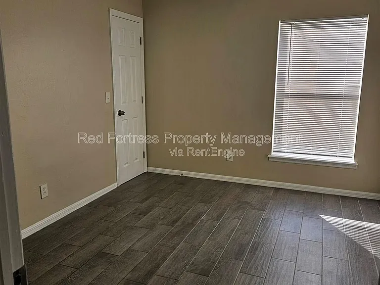 4514 Leonard Blvd S — Photo 4