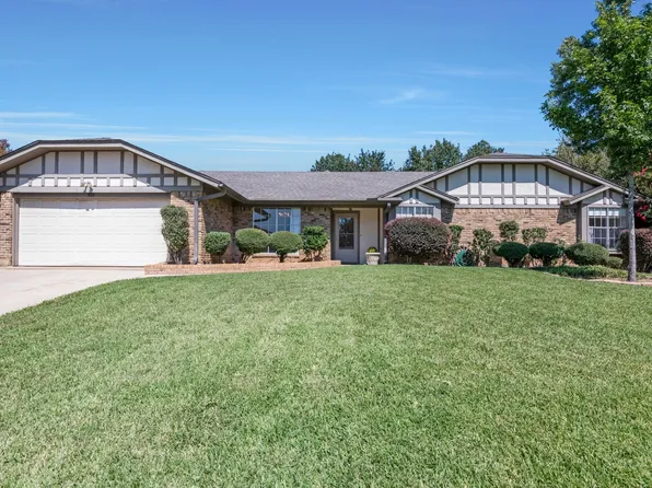 2910 Southridge Dr, Grapevine, TX 76051
